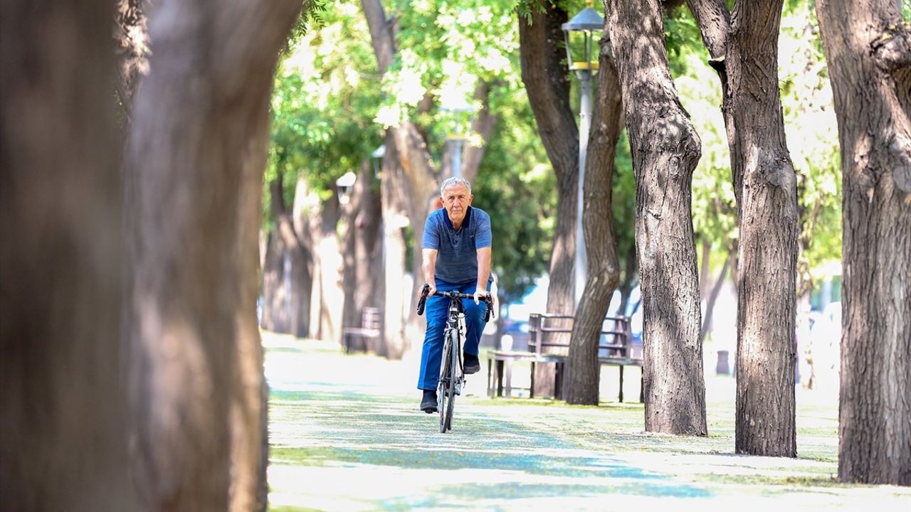 72 Yaşında 22 Yılda 63 Bin Kilometre Pedal Çeviren Erol Küçükbakırcı