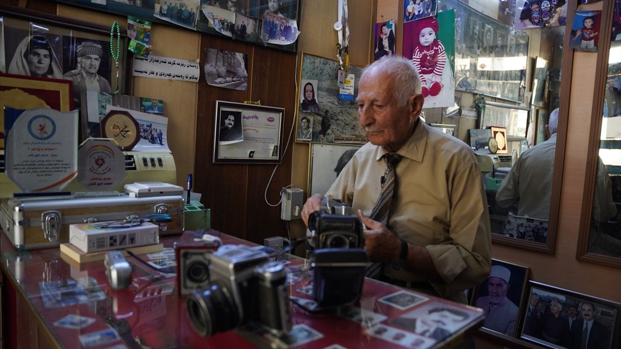 84 Yaşındaki Fotoğrafçı 70 Yıldır Mesleğine Aşkıyla Devam Ediyor