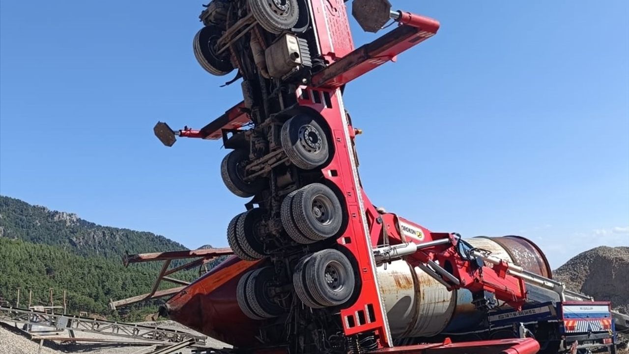 Adana Feke'de Vinç Kazası: 1 Ölü