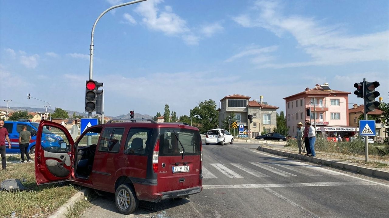 Afyonkarahisar'da Trafik Kazası: 4 Yaralı