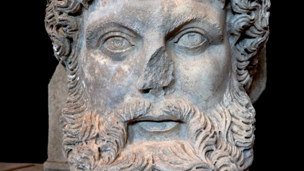 Aphrodisias Antik Kenti'nde Kolosal Zeus Heykeli Bulundu