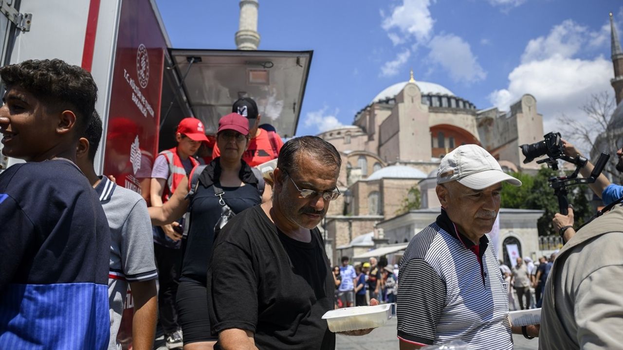 Ayasofya'nın İbadete Açılış Yıl Dönümünde Ziyafet