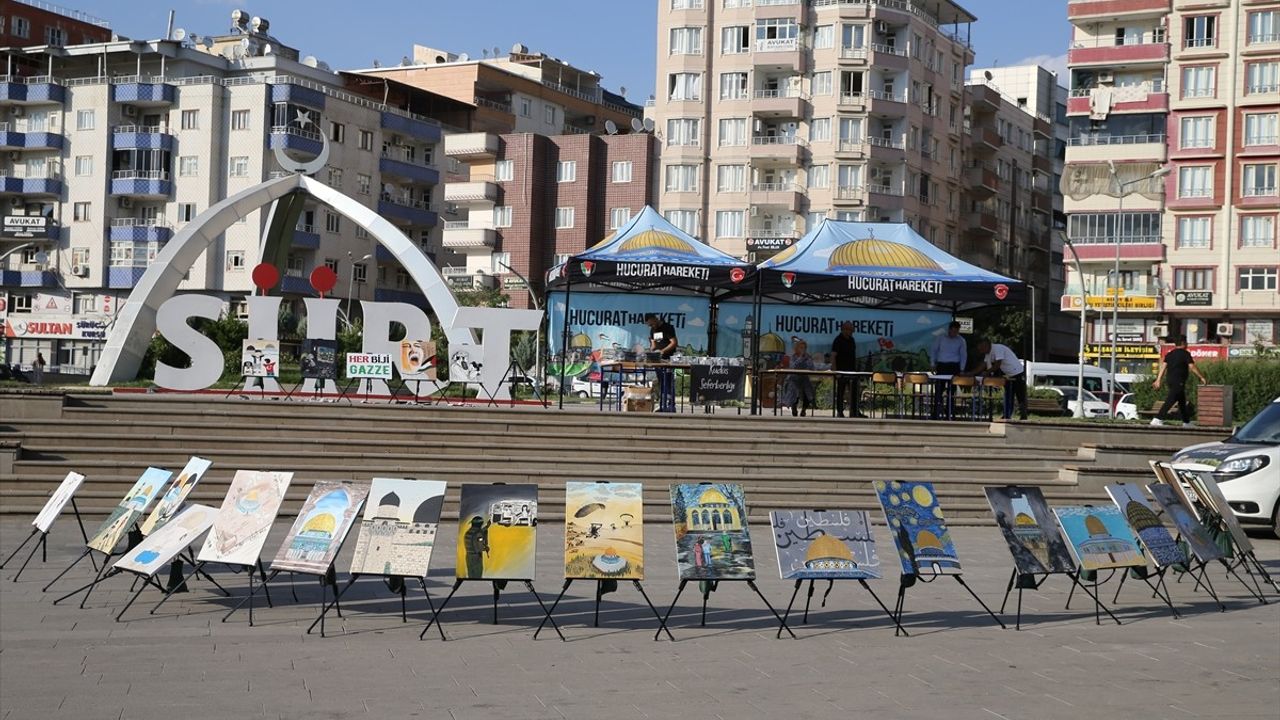 Baba ve Kızı, Gazze'deki Saldırıları Sergiyle Anlatıyor