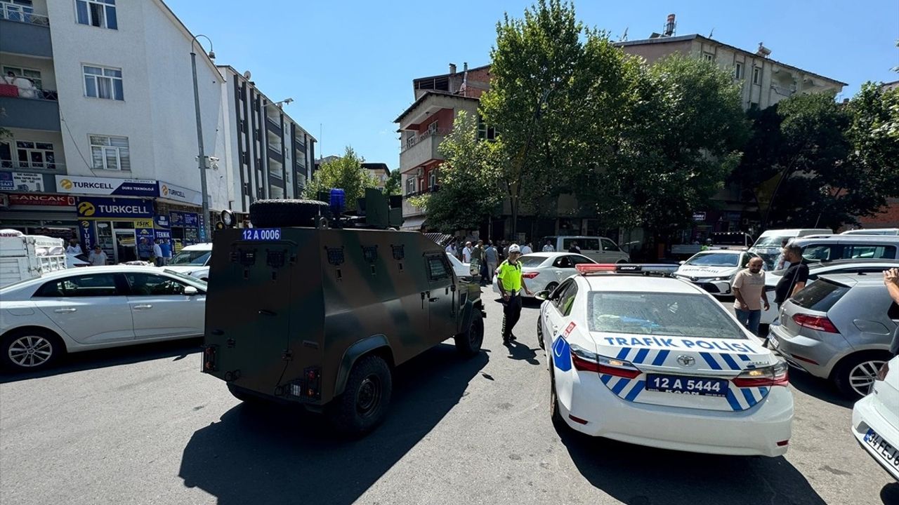 Bingöl'de Bıçaklı Saldırı: Madde Bağımlısı Bir Kişi Etrafa Saldırdı