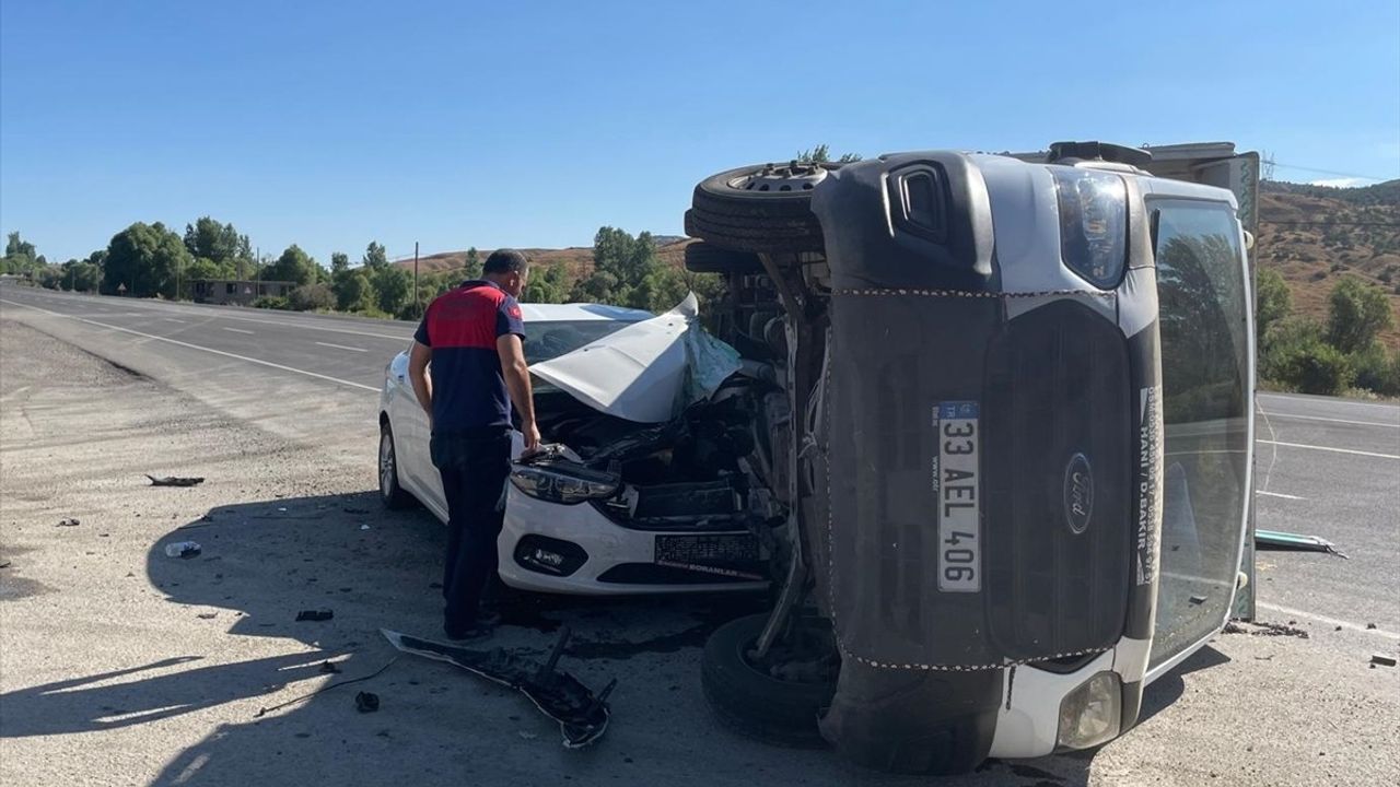 Bingöl'de Trafik Kazası: 5 Yaralı