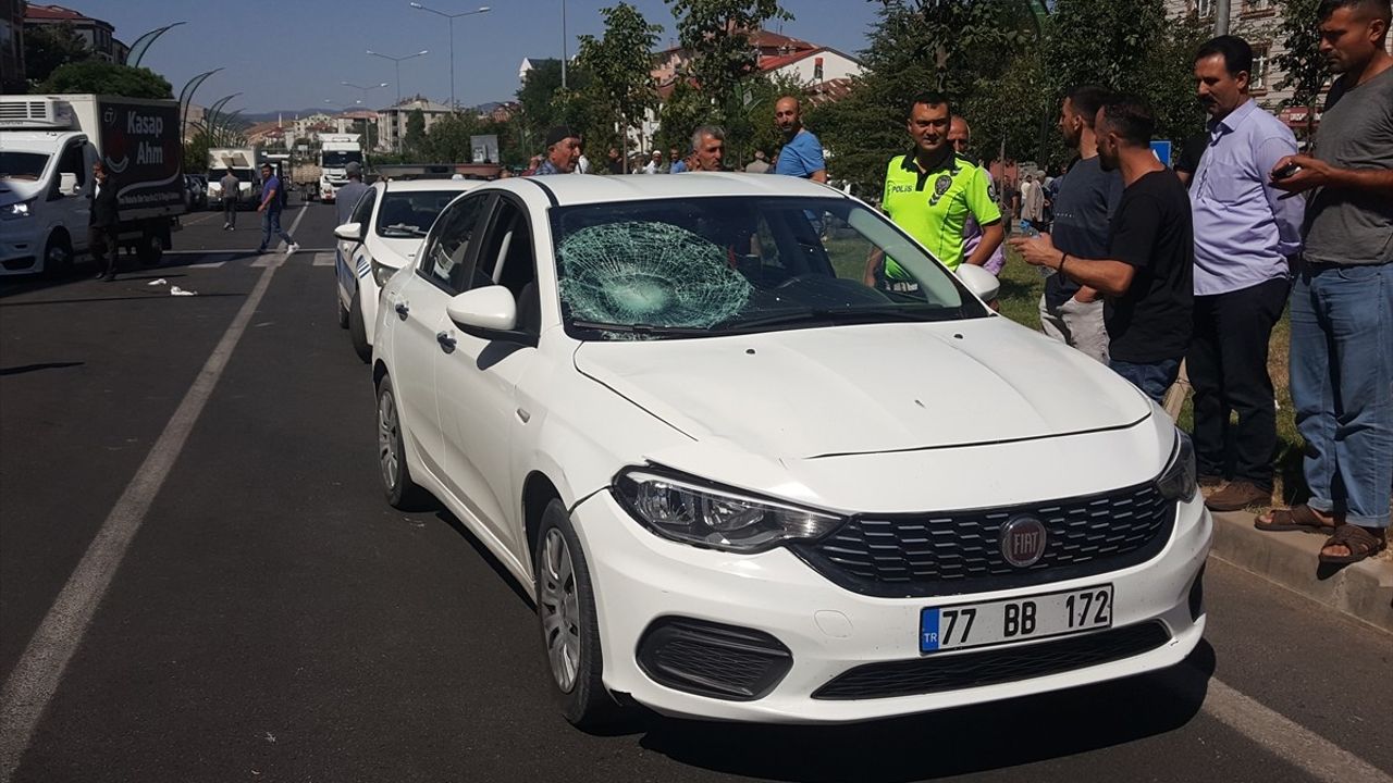 Bingöl'de Yolcu Yaya Otomobil Kazası