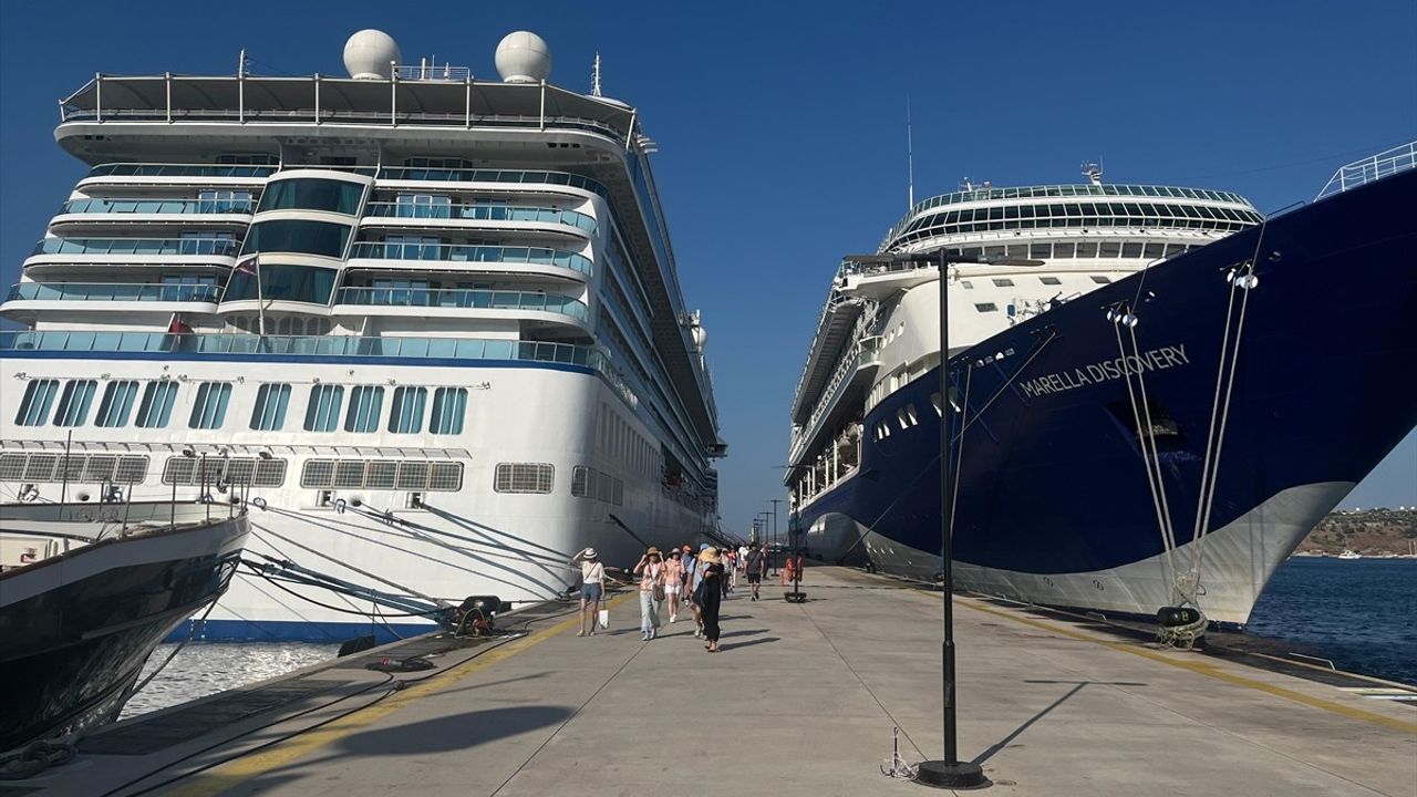 Bodrum'a İki Büyük Kruvaziyer Giriş Yaptı