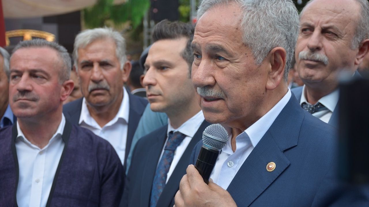 Bülent Arınç Hakkari'de Düğün Katılımı Gerçekleştirdi