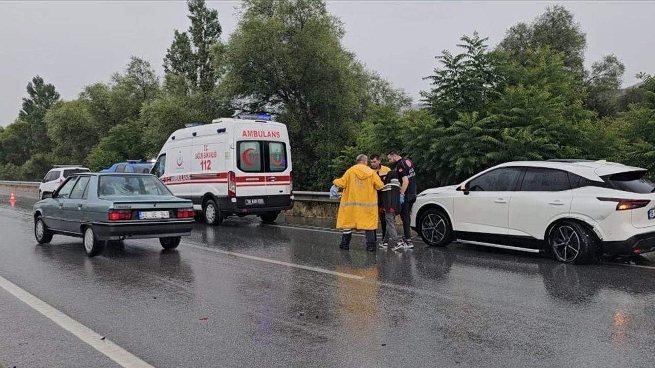 Çorum-Samsun Yolunda Peş Peşe Trafik Kazaları: 4 Yaralı