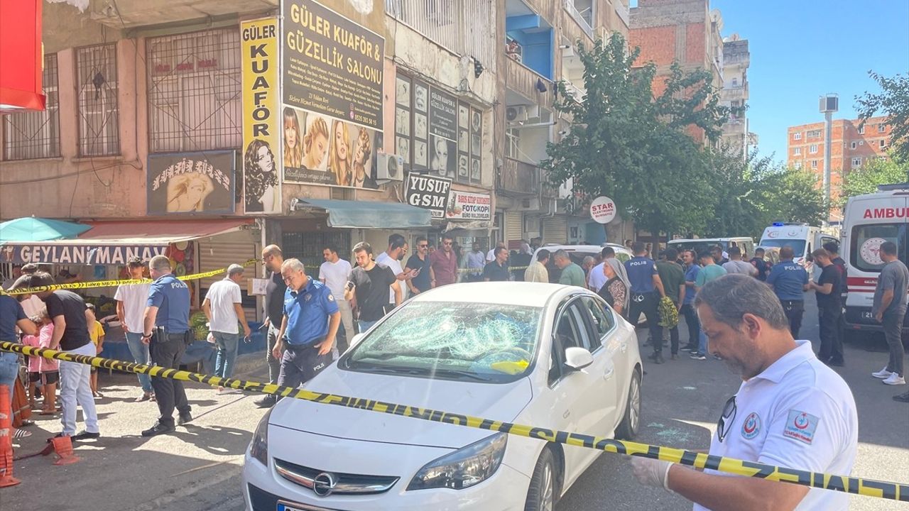 Diyarbakır'da Aileler Arasında Silahlı ve Bıçaklı Kavga: 4 Yaralı