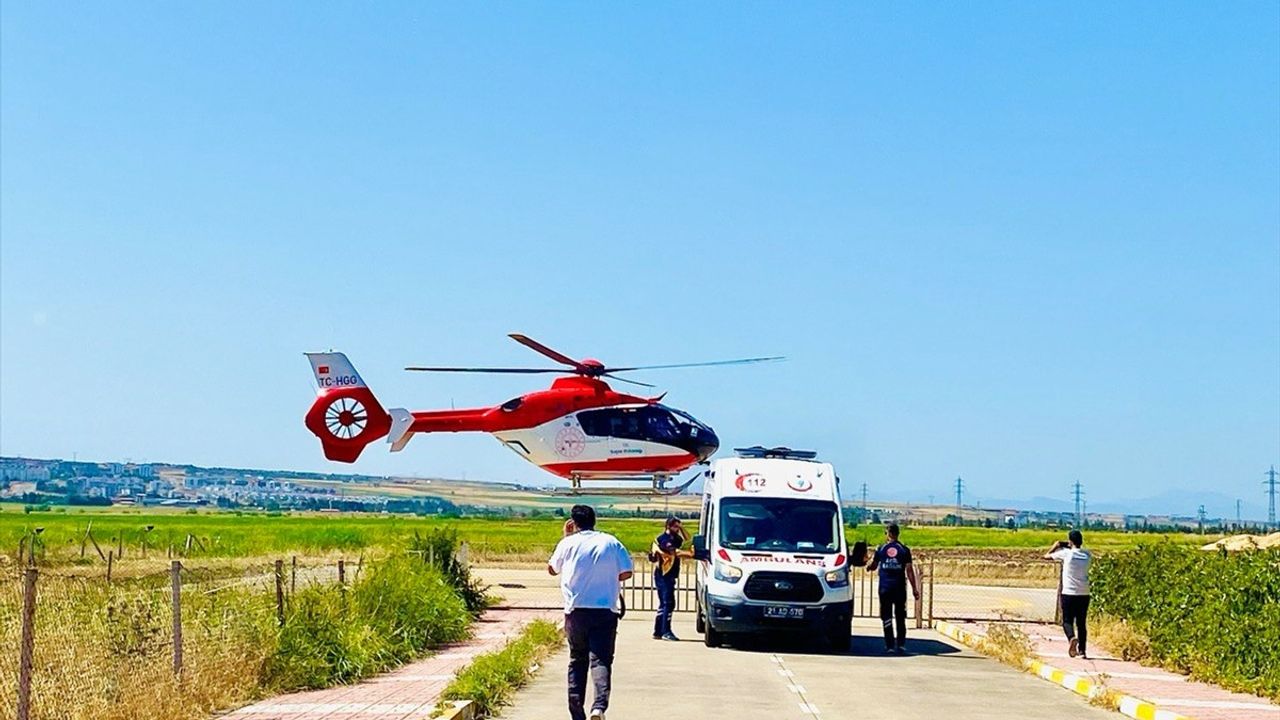 Diyarbakır'da Ambulans Helikopterle Kalça Kemiği Kırılan Hasta Kurtarıldı