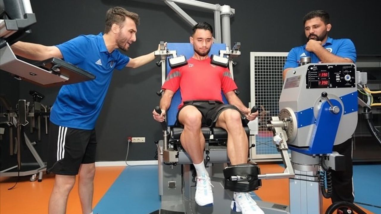 Erzurum'daki Performans Ölçüm Merkezi'nde Futbolculara Testler Uygulanıyor