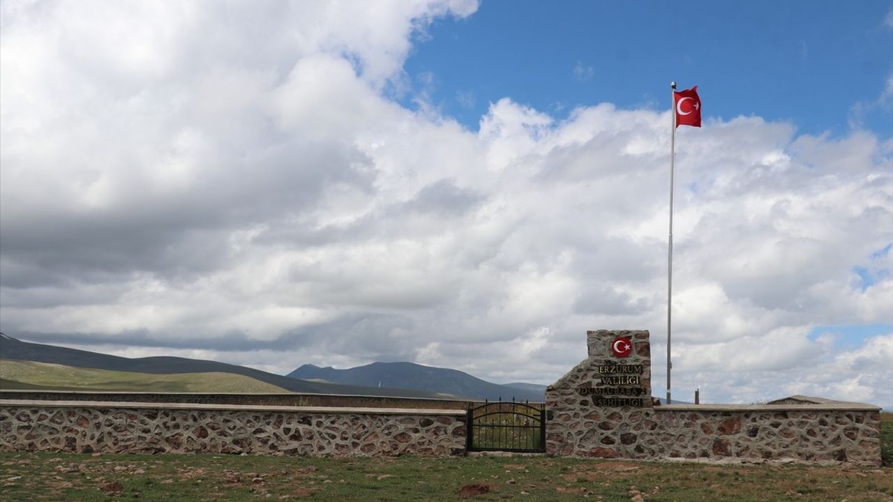 Erzurumlu Hafızlardan Anlamlı Ziyaret: Dumlubaba Şehitliklerinde Kur'an-ı Kerim Okundu