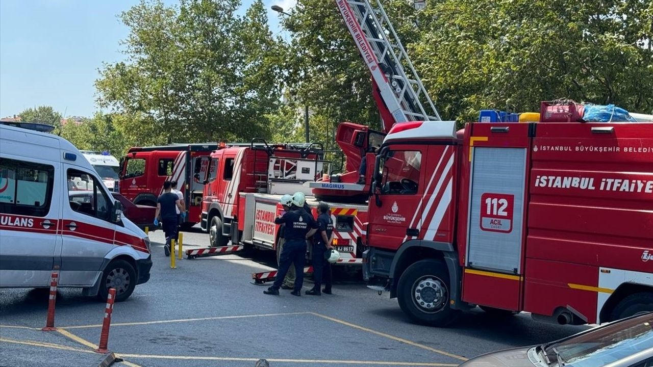 Esenler'deki Özel Hastanede Yangın: Hastalar Tahliye Edildi