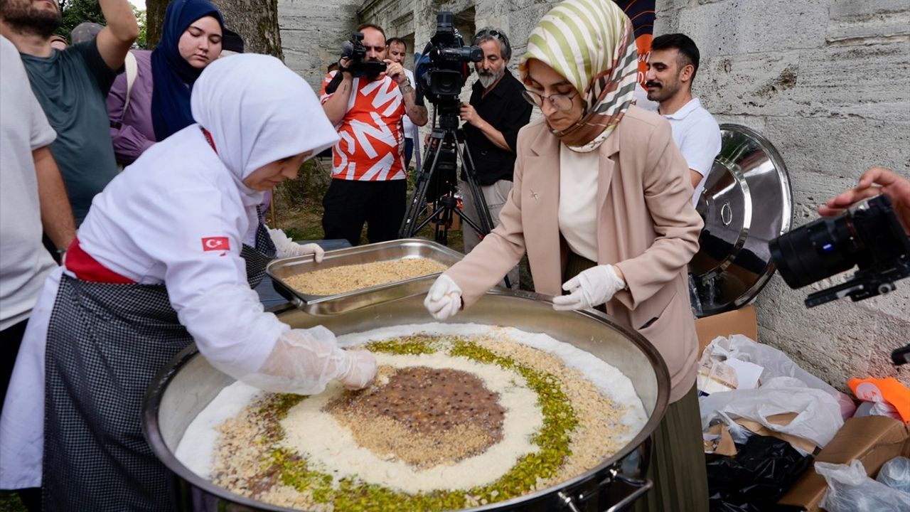 Genç KADEM Aşure İkramıyla Birlikte Olmayı Ön Plana Çıkardı