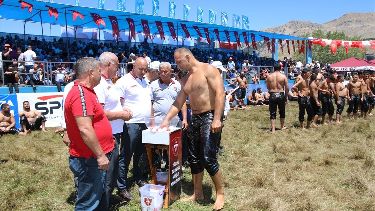 Gökbel Yaylası'nda Yağlı Güreş Festivali: Enes Doğan Şampiyon Oldu