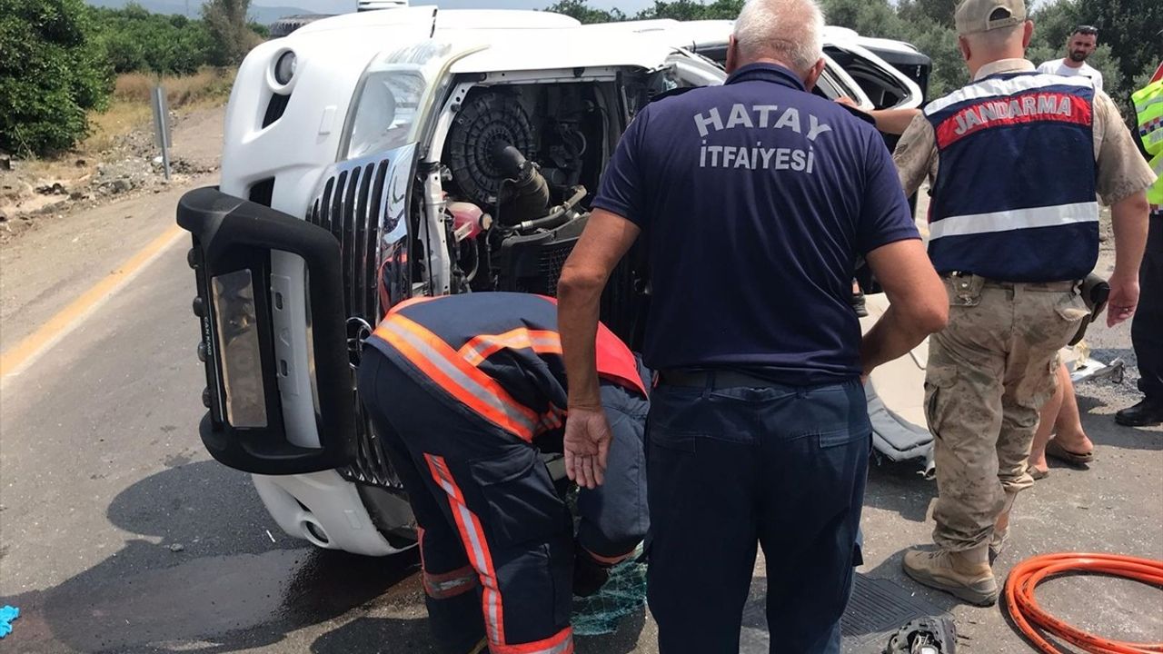 Hatay'da Pikap Devrildi: 4 Yaralı