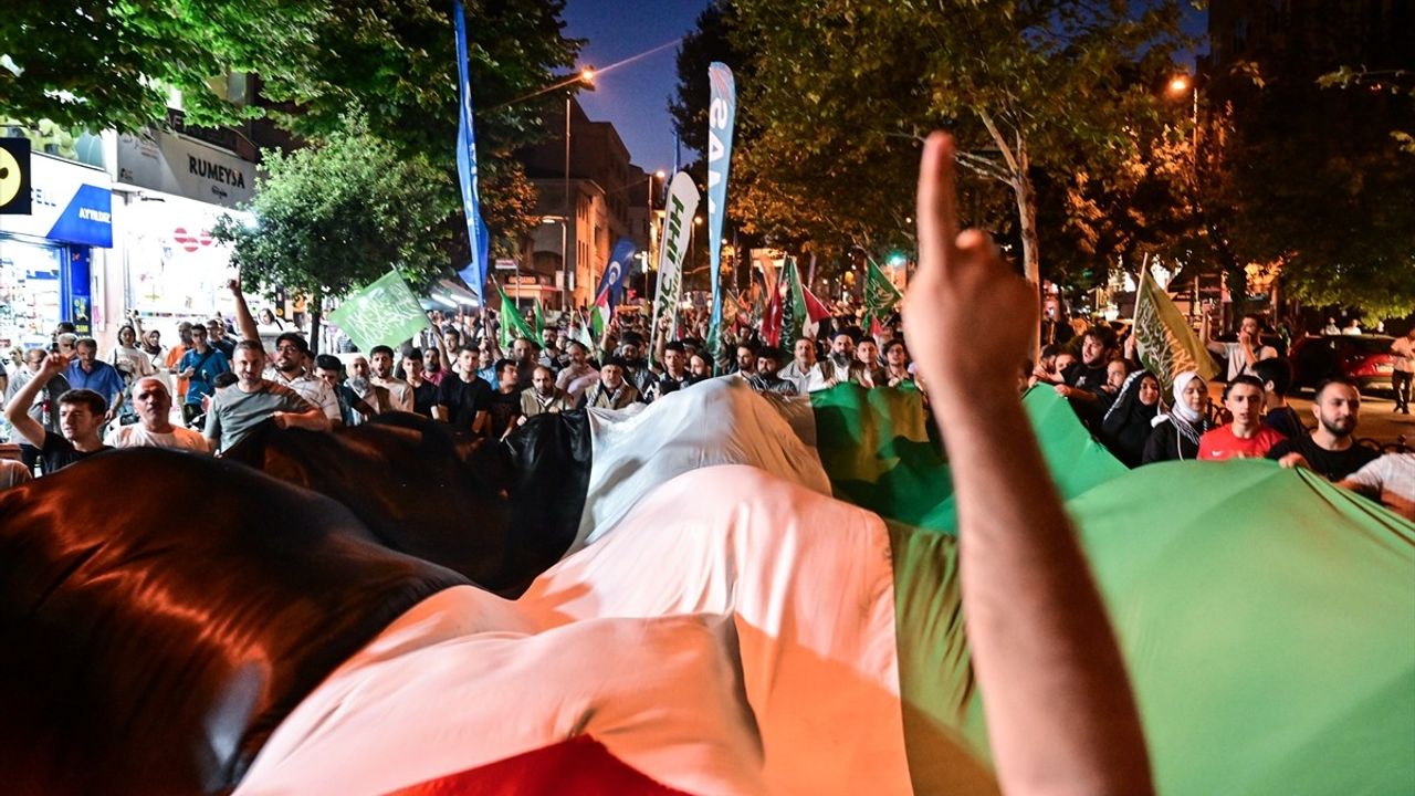 İstanbul'da Heniyye Suikastı Protesto Edildi