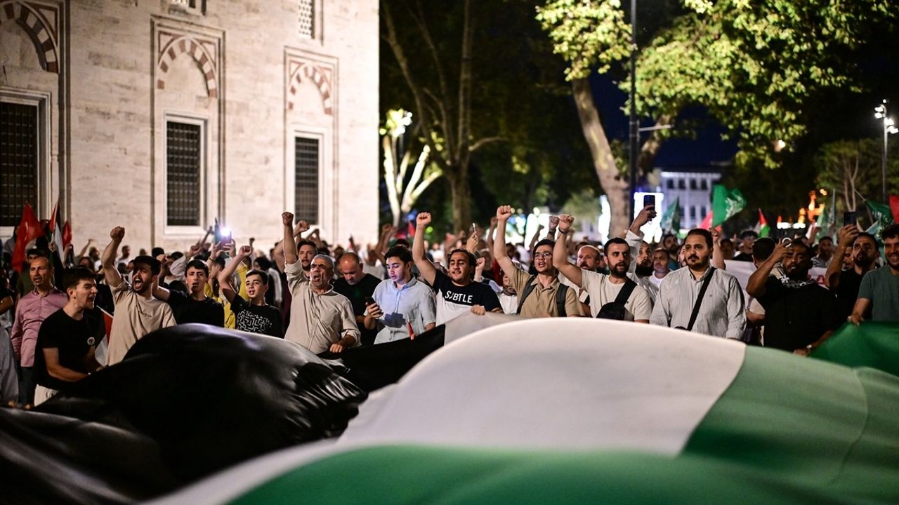 İstanbul'da Heniyye Suikastı Protestosu Yapıldı