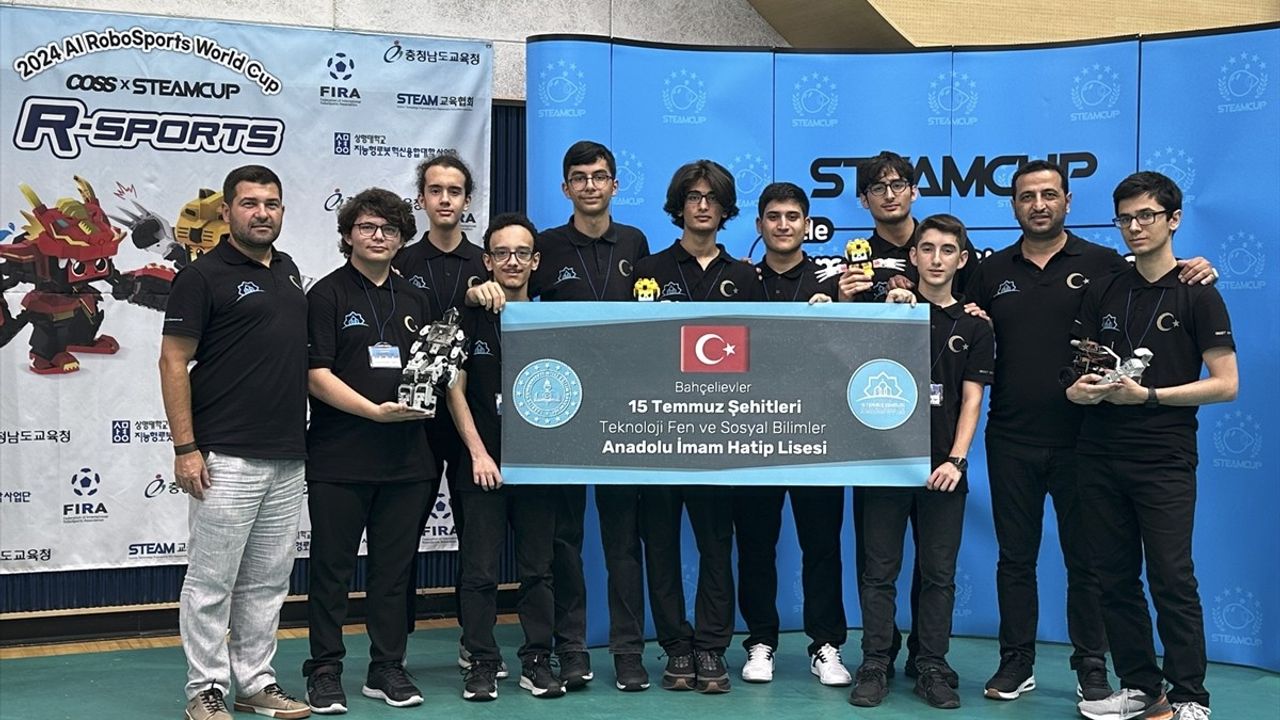 İstanbul'un İmam Hatip Öğrencileri Robot Yarışmasında Dünya Şampiyonu Oldu