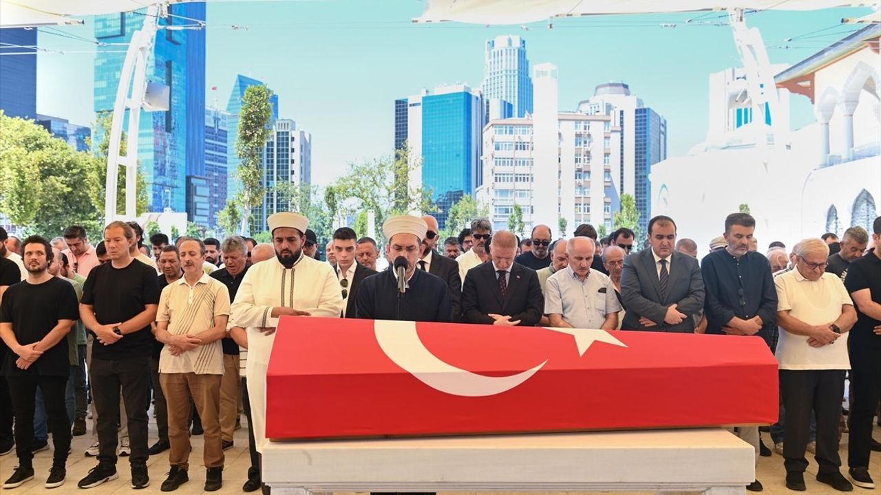 İstanbul Valisi Gül, Emekli Vali Üçelli'nin Cenaze Törenine Katıldı