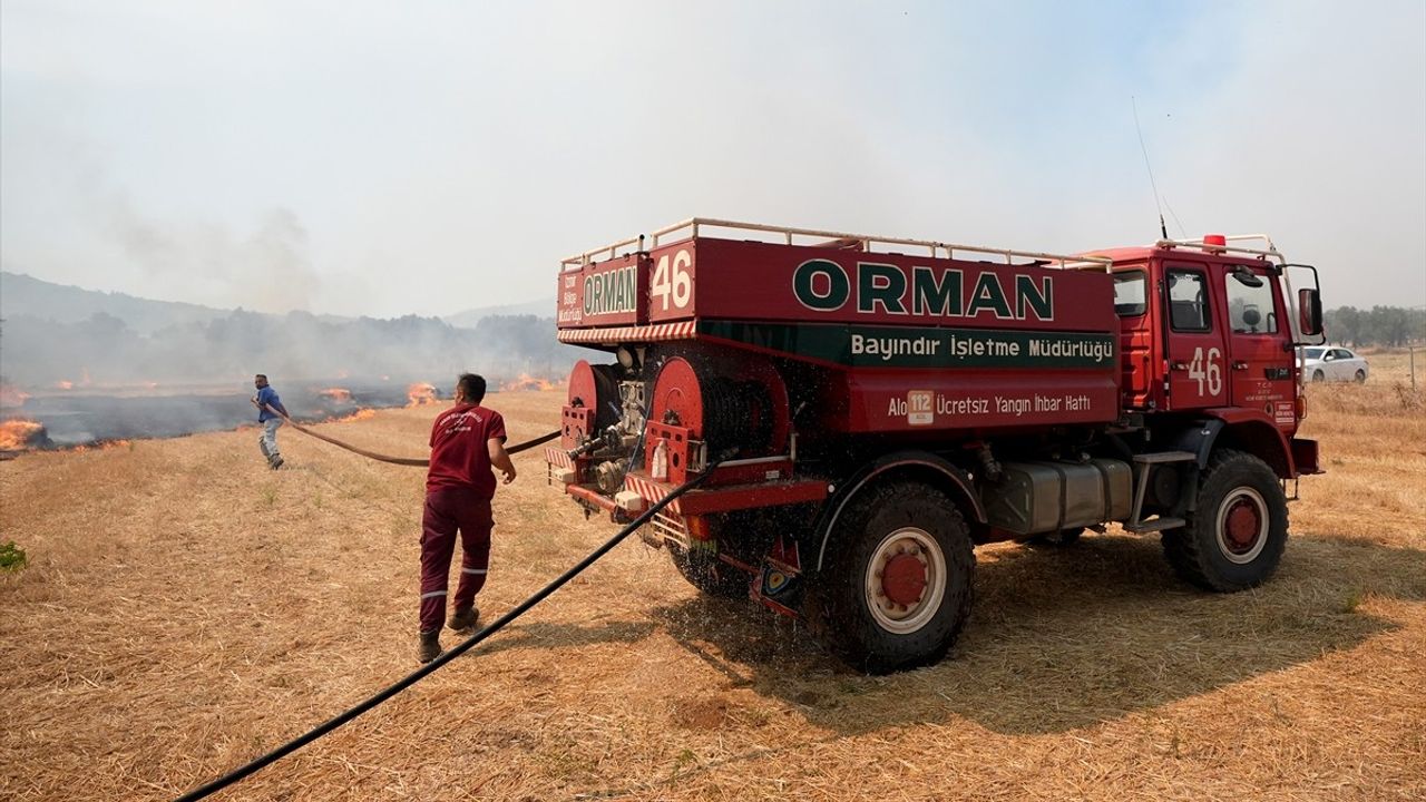 İzmir Urla'daki Orman Yangınına Müdahale Devam Ediyor