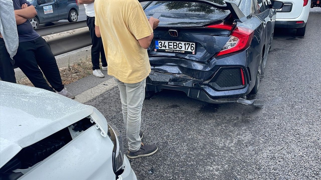 Kartal'da Zincirleme Trafik Kazası D-100 Kara Yolunda Yoğunluk Yarattı