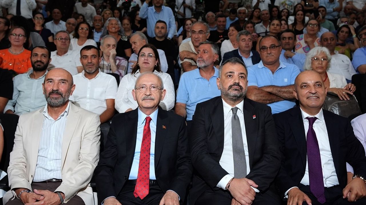 Kemal Kılıçdaroğlu İzmir'de Demokrasi Paneline Katıldı