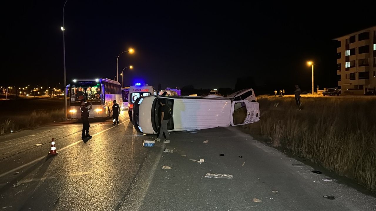 Kütahya'daki Zincirleme Trafik Kazasında 1 Ölü, 8 Yaralı