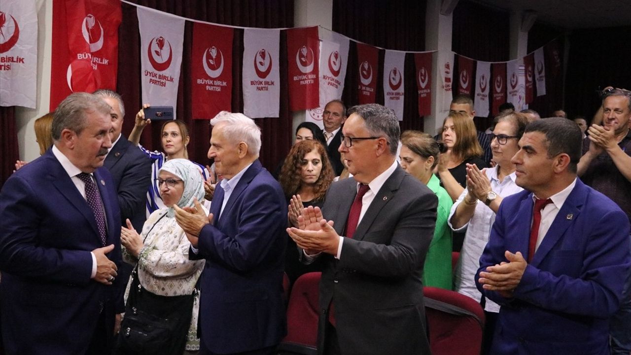 Mustafa Destici Sokak Hayvanları ve Terörle Mücadele Üzerine Açıklamalarda Bulundu