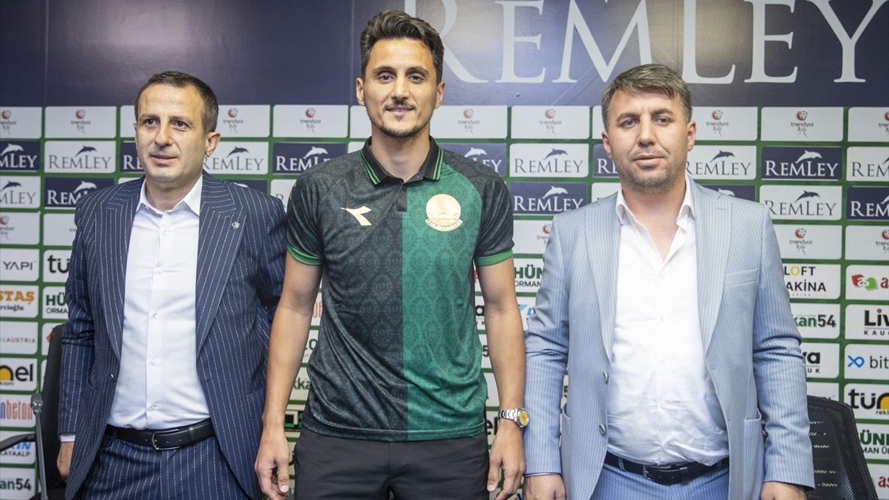 Sakaryaspor, Mustafa Pektemek'i Transfer Etti