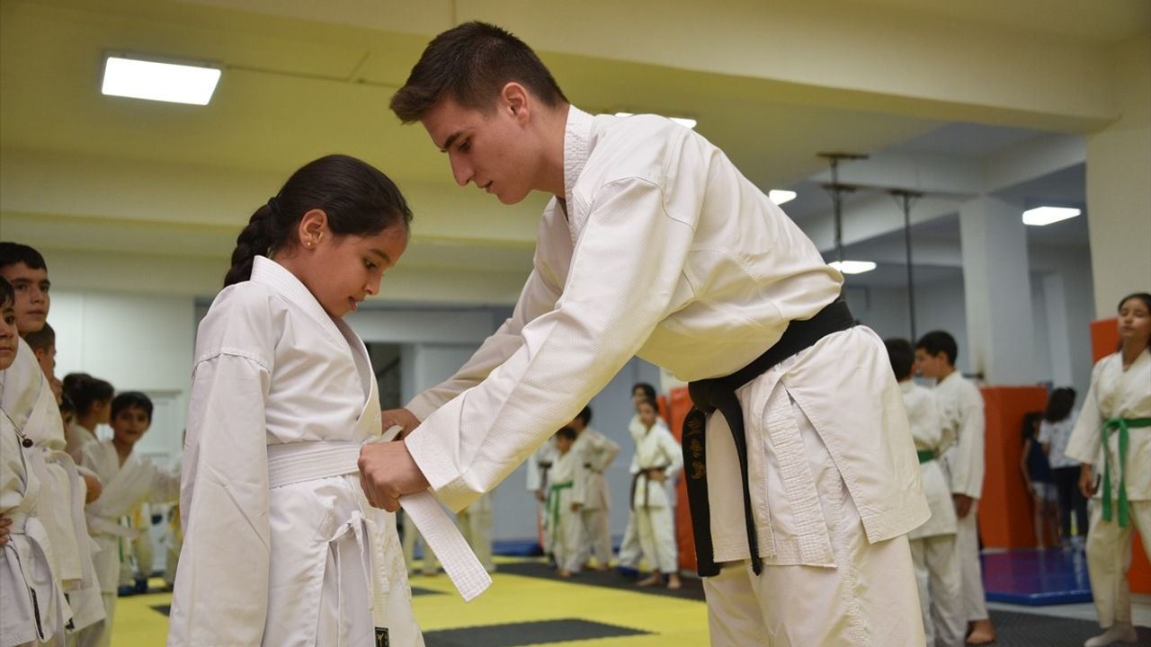 Şanlıurfa'da Karate Aşkı: Ahmet Güney'in Yetiştirdiği Gençler