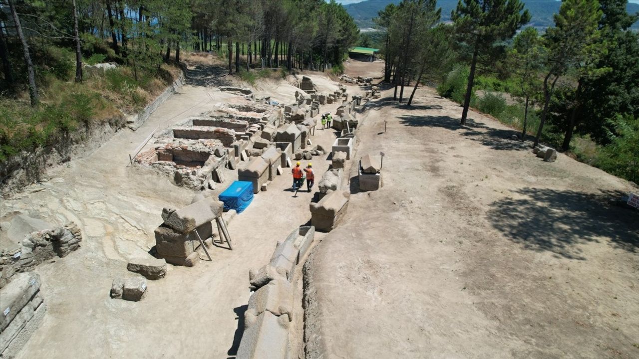 Tios Antik Kenti'nde Roma Nekropol Alanı Ortaya Çıkıyor