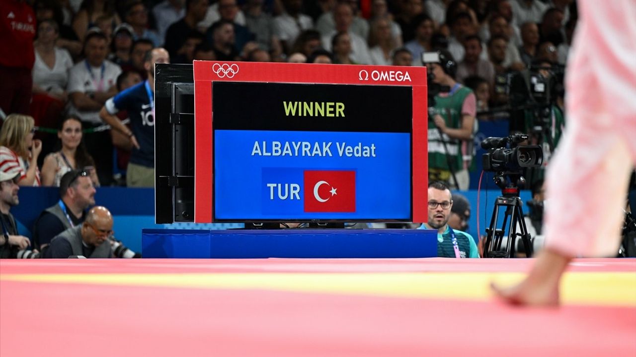 Vedat Albayrak Paris 2024 Olimpiyatları'nda Son 16 Turuna Yükseldi