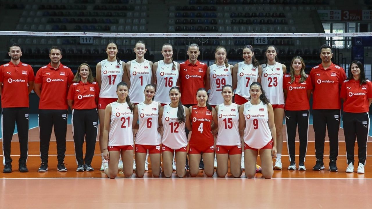 17 Yaş Altı Kadın Voleybol Milli Takımı Dünya Şampiyonası'na Çıkıyor