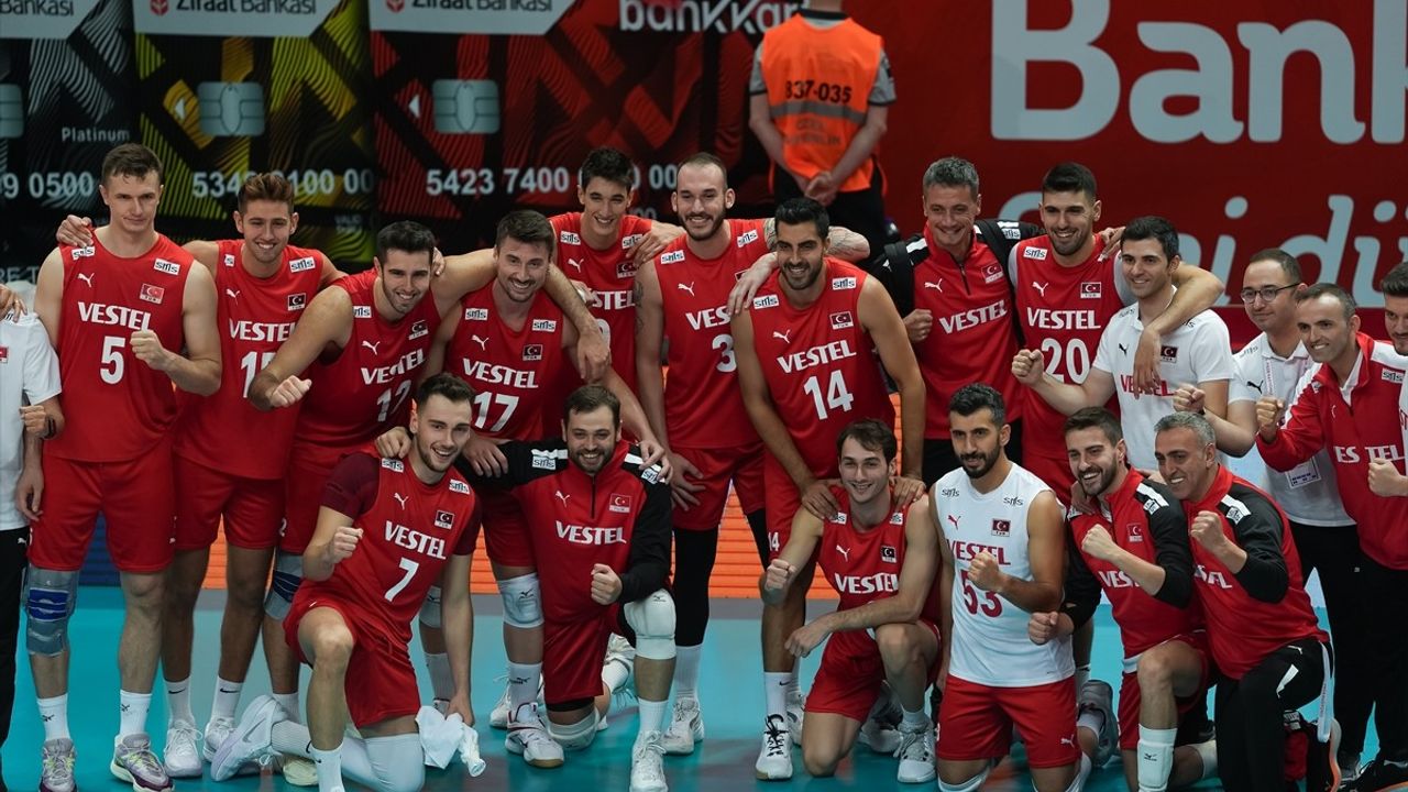 A Milli Erkek Voleybol Takımı, Macaristan'ı 3-0 Geçti