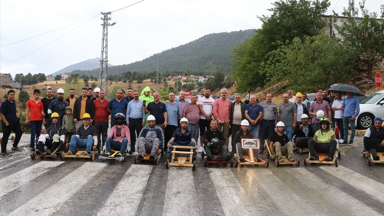 Adana'da Tahta Ralli Araba Yarışları Heyecanı