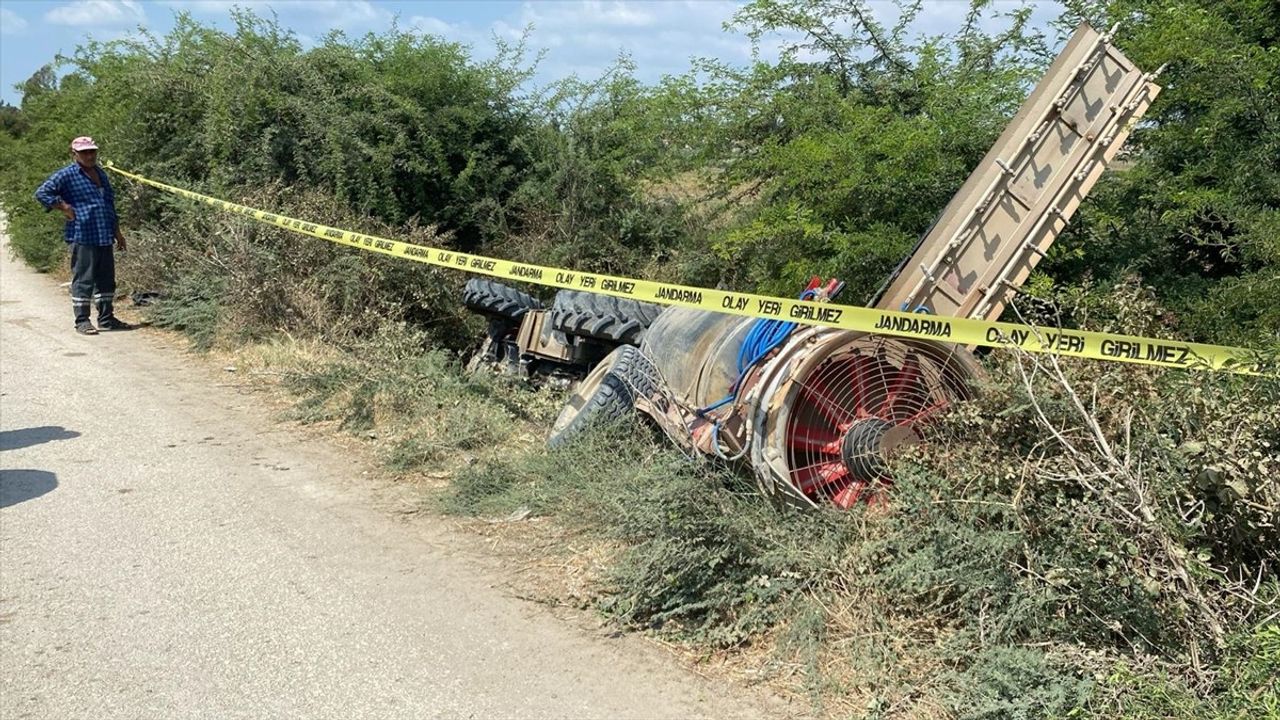 Adana'da Traktör Devrildi: Bir Kişi Öldü, Diğer Yaralı