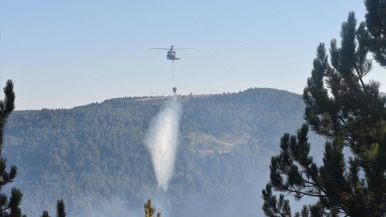 Afyonkarahisar'da Orman Yangınına Müdahale Devam Ediyor