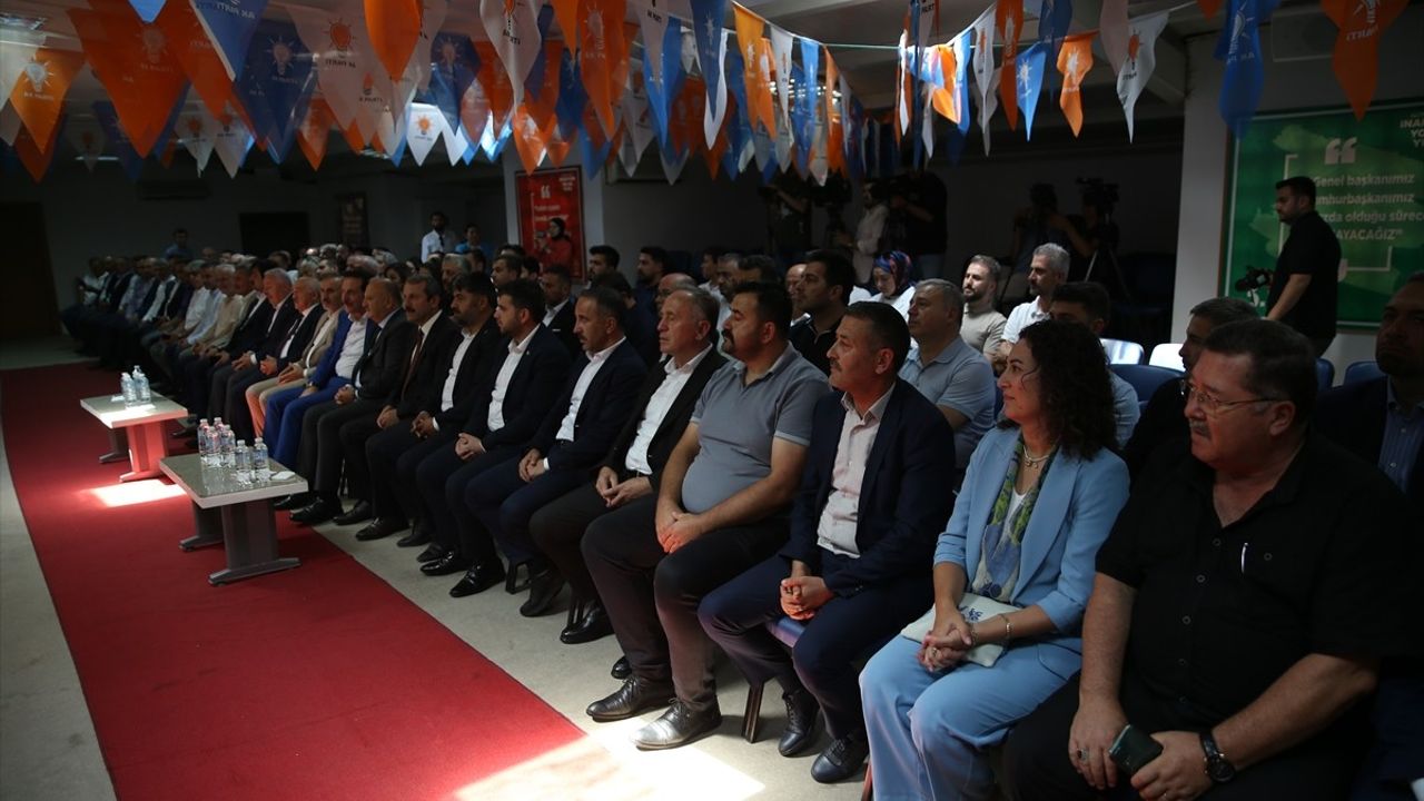 AK Parti'den Hizmet Vurgusu: Yılmaz, Sosyal Medya Algısına Dikkat Çekti