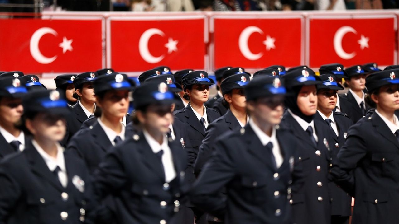 Aksaray'da 280 Kadın Polis Adayı Mezun Oldu