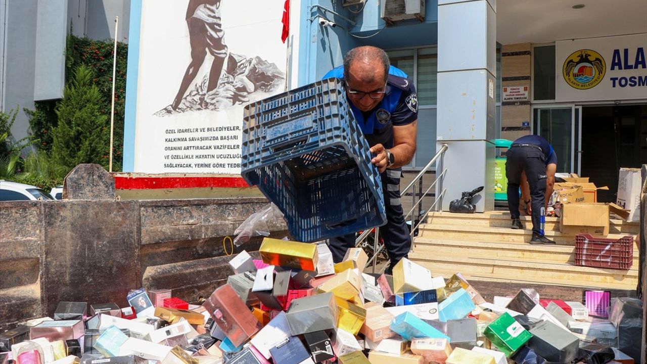 Alanya'da 7 Bin 857 Şişe Sahte Parfüm Ele Geçirildi