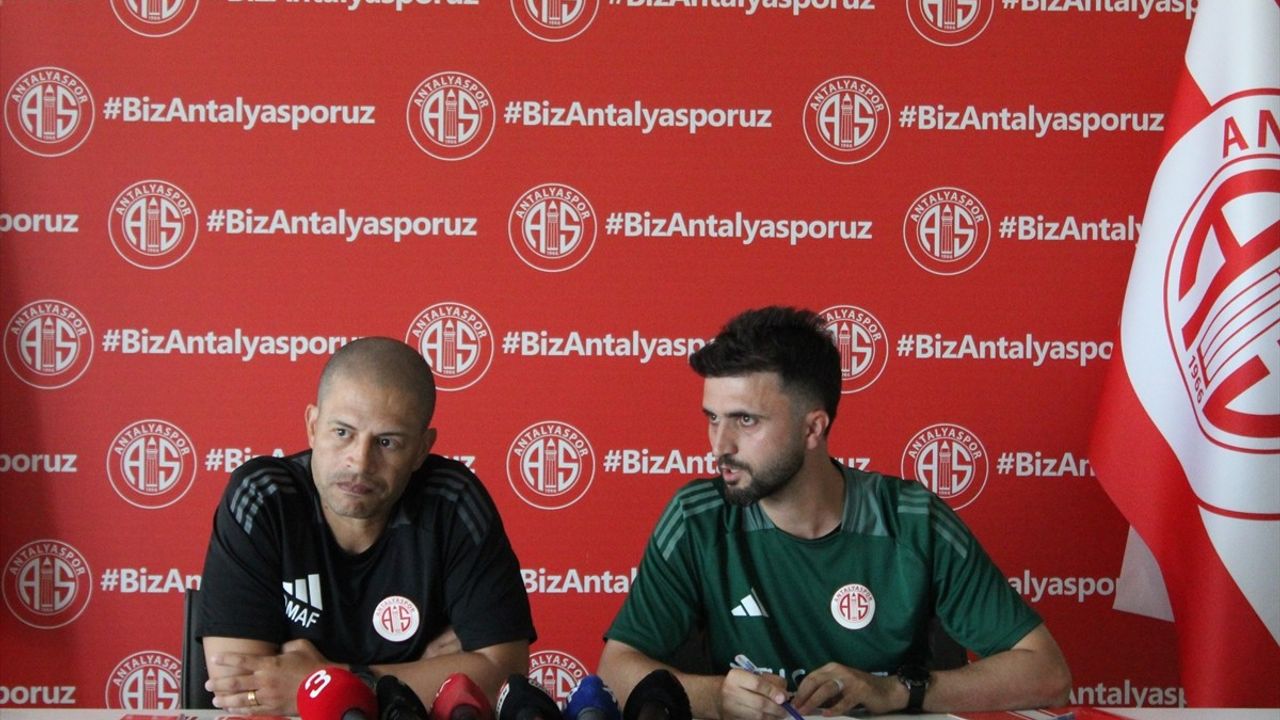 Alex de Souza: Antalyaspor'un Yeni Yüzleri Olmalı