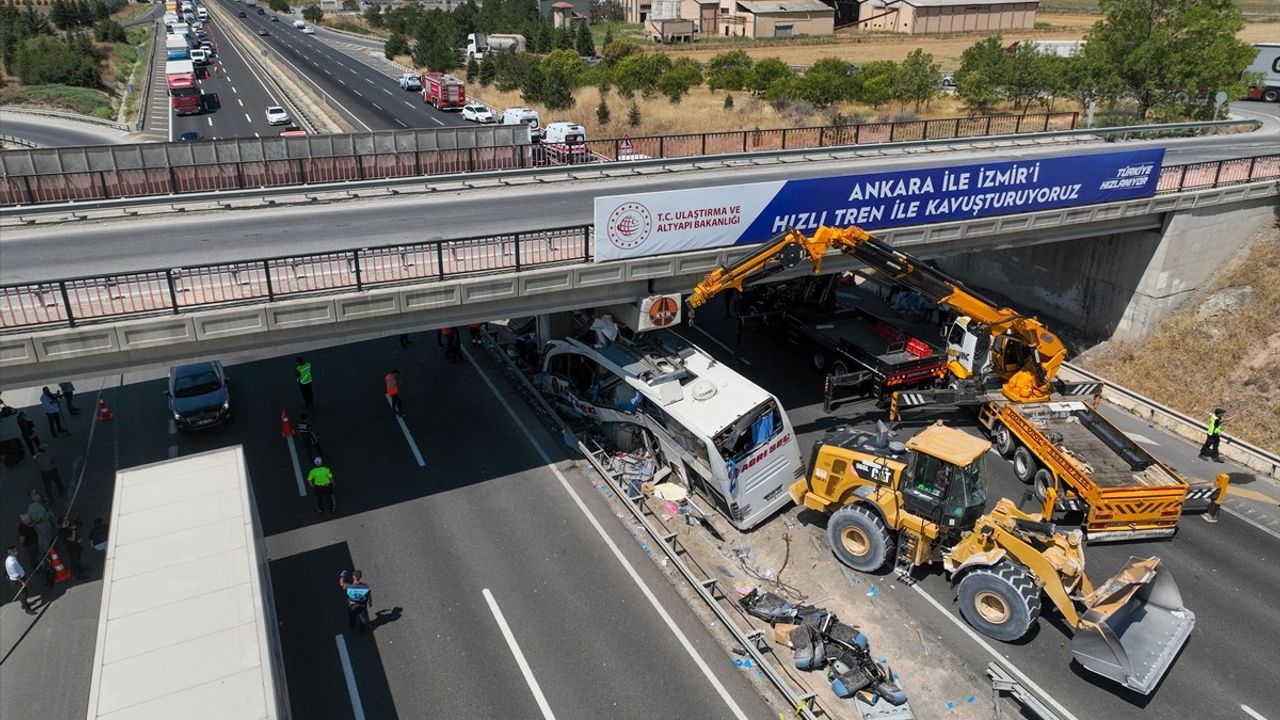 Ankara'da Yolcu Otobüsü Kazası: 9 Ölü, 27 Yaralı