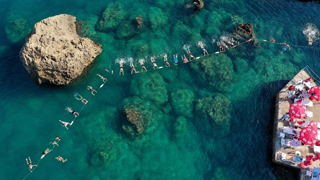 Antalya'da Su Cimnastiği Kursuna Yoğun İlgi