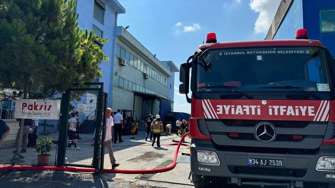 Arnavutköy'deki Fabrika Yangını Kontrol Altına Alındı