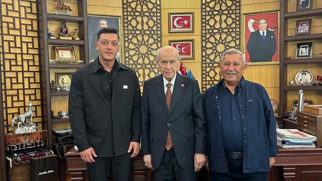 Bahçeli ve Mesut Özil'den Önemli Görüşme