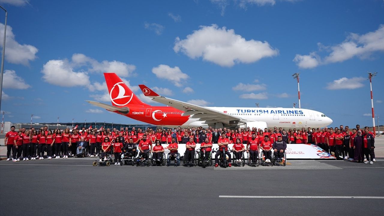 Bakan Bak, Paralimpik Sporcuları Paris'te Uğurladı