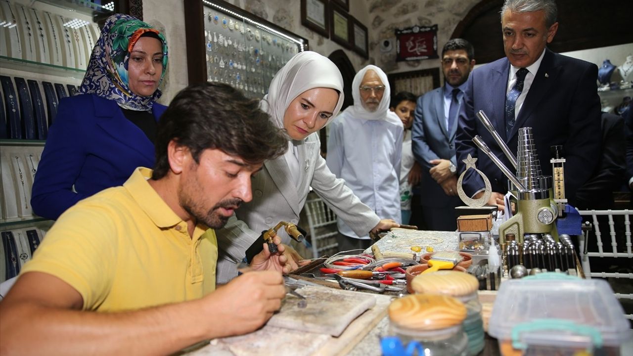 Bakan Göktaş Mardin'deki Ziyaretlerinde Telkari Sanatını İnceledi