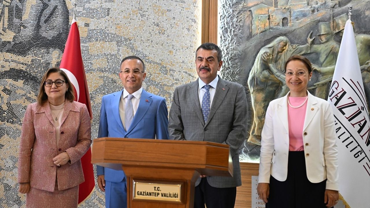 Bakan Yusuf Tekin Gaziantep'te Önemli Ziyaretler Gerçekleştiriyor